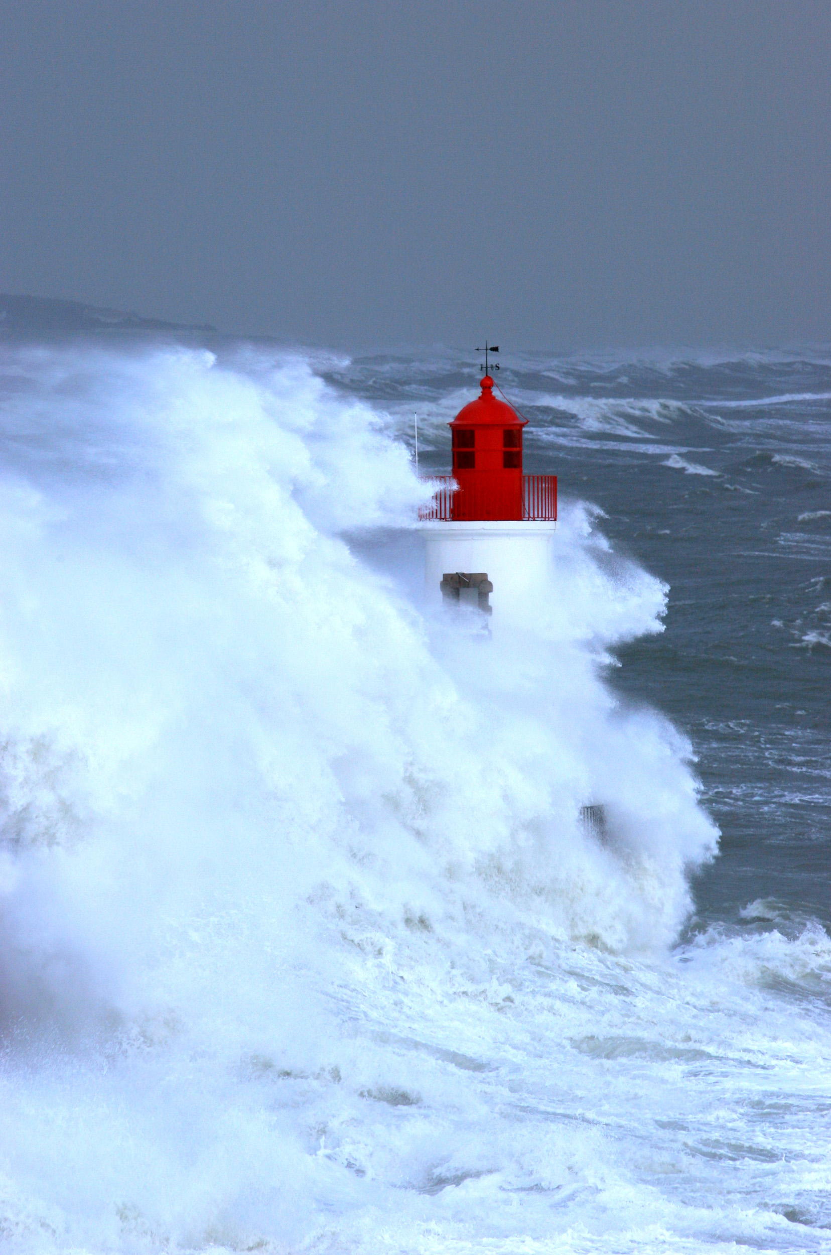 Phare dans la tempête